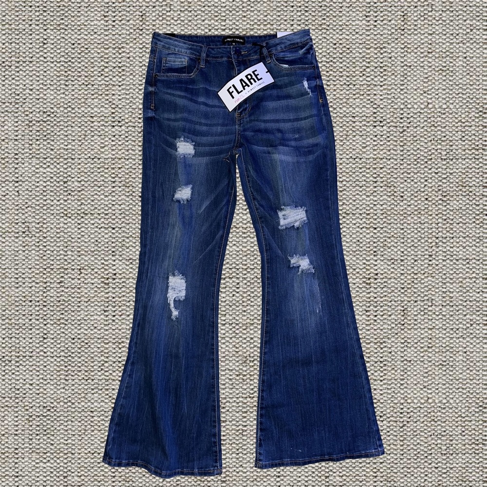 ✨NWT ALMOST FAMOUS , RUE 21, DISTRESSED FLARE JEANS, SIZE 13✨